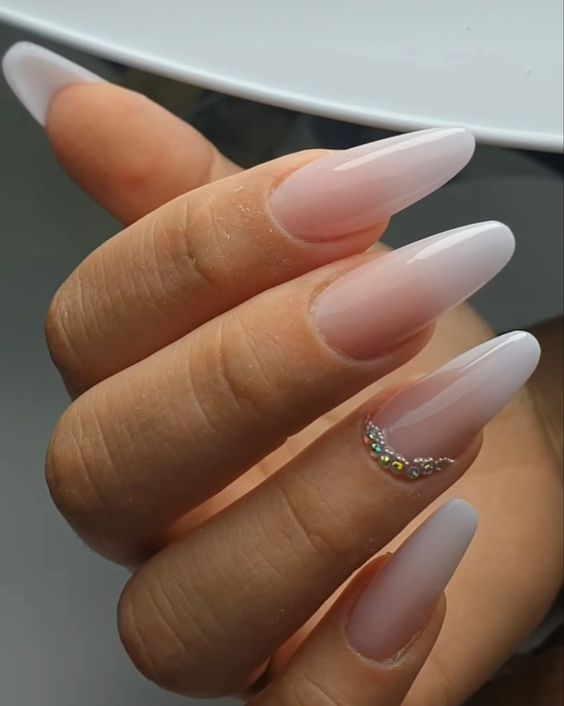 Clean white nails to copy