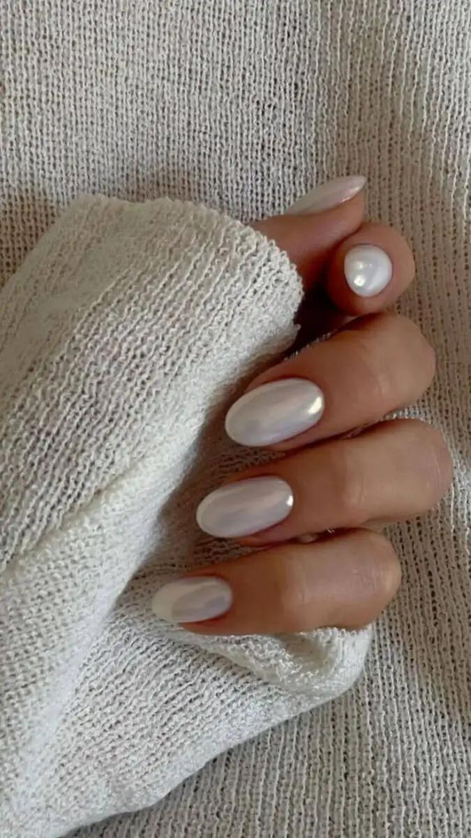 Clean white nails to copy