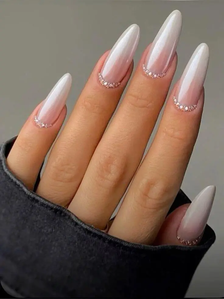 Clean white nails to copy