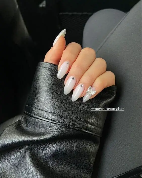 Clean white nails to copy