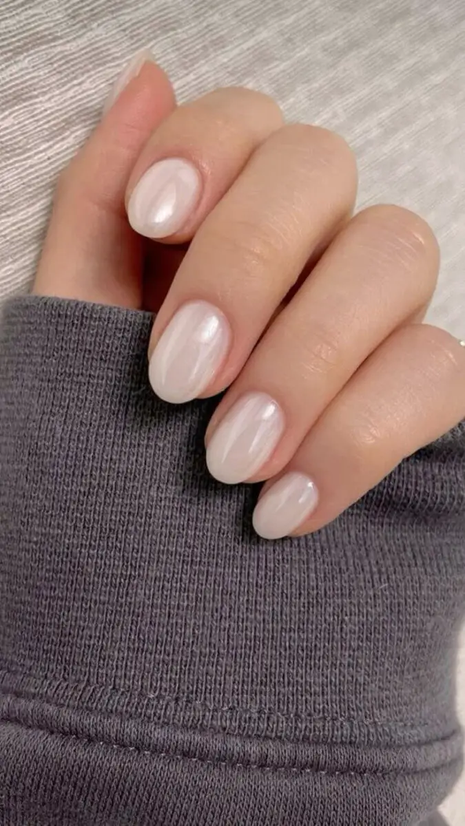 Clean white nails to copy