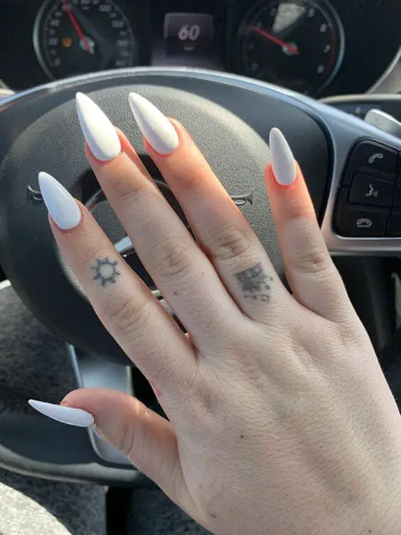 Clean white nails to copy